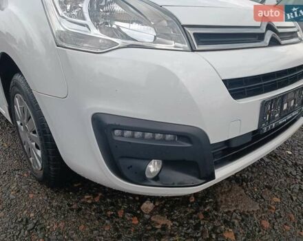 Белый Ситроен Берлинго, объемом двигателя 1.6 л и пробегом 172 тыс. км за 10500 $, фото 11 на Automoto.ua