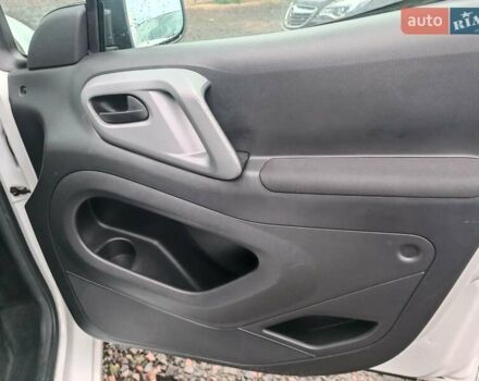 Белый Ситроен Берлинго, объемом двигателя 1.6 л и пробегом 172 тыс. км за 10500 $, фото 28 на Automoto.ua