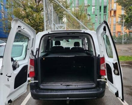 Сітроен Берлінго 2019 у Києві на Automoto.ua Білий Сітроен Берлінго, об'ємом двигуна 1.56 л та пробігом 228 тис. км за 17000 $, фото 8 на Automoto.ua
