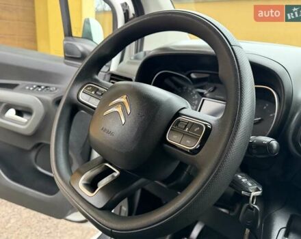 Белый Ситроен Берлинго, объемом двигателя 1.5 л и пробегом 159 тыс. км за 15950 $, фото 61 на Automoto.ua