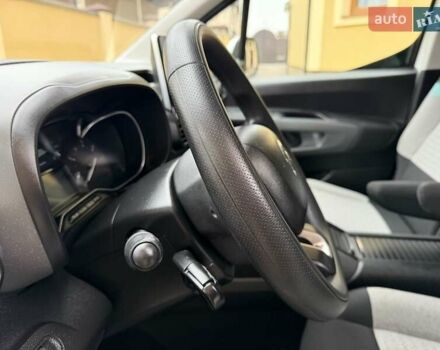 Белый Ситроен Берлинго, объемом двигателя 1.5 л и пробегом 159 тыс. км за 15950 $, фото 69 на Automoto.ua