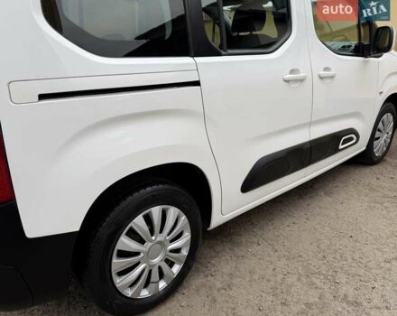 Белый Ситроен Берлинго, объемом двигателя 1.5 л и пробегом 159 тыс. км за 15950 $, фото 31 на Automoto.ua