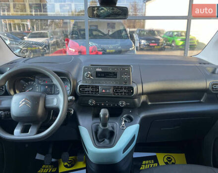 Белый Ситроен Берлинго, объемом двигателя 1.5 л и пробегом 186 тыс. км за 16000 $, фото 11 на Automoto.ua