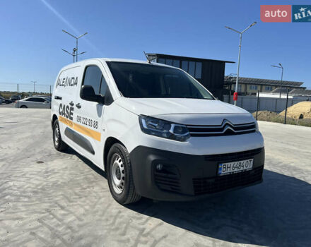 Белый Ситроен Берлинго, объемом двигателя 1.5 л и пробегом 235 тыс. км за 11600 $, фото 2 на Automoto.ua