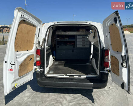 Белый Ситроен Берлинго, объемом двигателя 1.5 л и пробегом 235 тыс. км за 11600 $, фото 15 на Automoto.ua