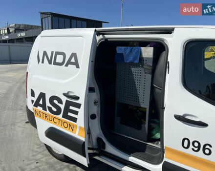 Белый Ситроен Берлинго, объемом двигателя 1.5 л и пробегом 235 тыс. км за 11600 $, фото 14 на Automoto.ua