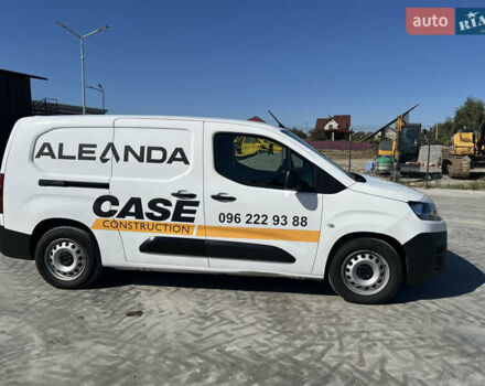 Белый Ситроен Берлинго, объемом двигателя 1.5 л и пробегом 235 тыс. км за 11600 $, фото 3 на Automoto.ua