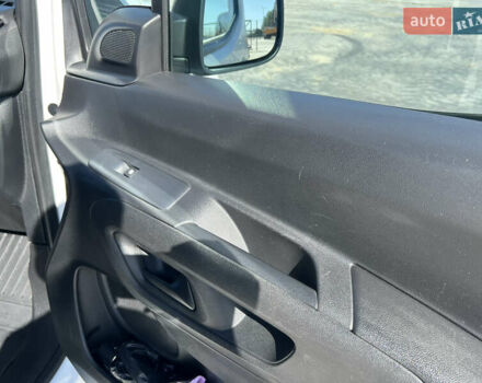 Белый Ситроен Берлинго, объемом двигателя 1.5 л и пробегом 235 тыс. км за 11600 $, фото 23 на Automoto.ua