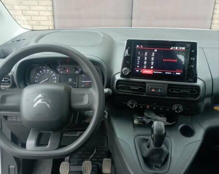 Белый Ситроен Берлинго, объемом двигателя 1.56 л и пробегом 47 тыс. км за 20500 $, фото 7 на Automoto.ua