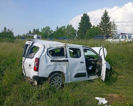 Белый Ситроен Берлинго, объемом двигателя 1.5 л и пробегом 40 тыс. км за 5000 $, фото 4 на Automoto.ua