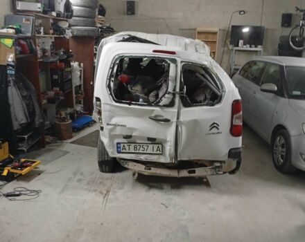 Белый Ситроен Берлинго, объемом двигателя 1.5 л и пробегом 40 тыс. км за 5000 $, фото 7 на Automoto.ua