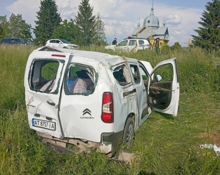 Белый Ситроен Берлинго, объемом двигателя 1.5 л и пробегом 40 тыс. км за 5000 $, фото 3 на Automoto.ua
