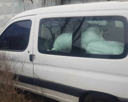 Белый Ситроен Берлинго, объемом двигателя 1.9 л и пробегом 500 тыс. км за 2012 $, фото 1 на Automoto.ua