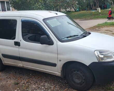 Белый Ситроен Берлинго, объемом двигателя 1.4 л и пробегом 300 тыс. км за 4500 $, фото 1 на Automoto.ua