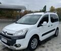 Белый Ситроен Берлинго, объемом двигателя 1.6 л и пробегом 235 тыс. км за 8150 $, фото 2 на Automoto.ua
