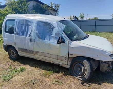 Белый Ситроен Берлинго, объемом двигателя 1 л и пробегом 380 тыс. км за 1200 $, фото 1 на Automoto.ua