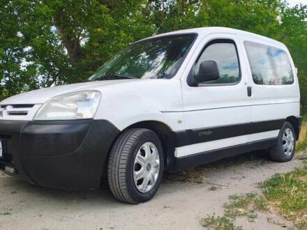 Ситроен Берлинго 2003 в Смеле на Automoto.ua Белый Ситроен Берлинго, объемом двигателя 1.9 л и пробегом 350 тыс. км за 3100 $, фото 1 на Automoto.ua