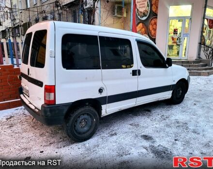 Белый Ситроен Берлинго, объемом двигателя 1.6 л и пробегом 300 тыс. км за 2600 $, фото 1 на Automoto.ua