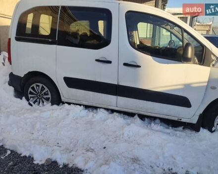 Белый Ситроен Берлинго, объемом двигателя 1.6 л и пробегом 250 тыс. км за 2300 $, фото 1 на Automoto.ua