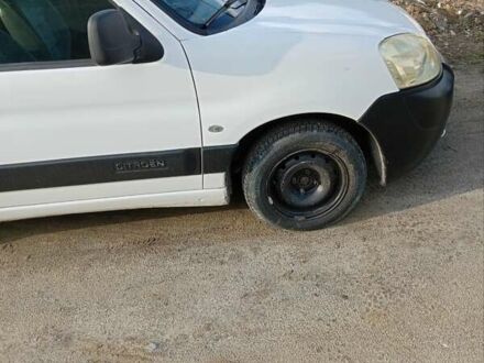 Белый Ситроен Берлинго, объемом двигателя 1.6 л и пробегом 219 тыс. км за 4200 $, фото 1 на Automoto.ua