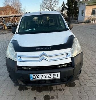 Белый Ситроен Берлинго, объемом двигателя 1.6 л и пробегом 233 тыс. км за 5600 $, фото 1 на Automoto.ua