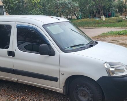 Белый Ситроен Берлинго, объемом двигателя 1.4 л и пробегом 300 тыс. км за 4500 $, фото 1 на Automoto.ua