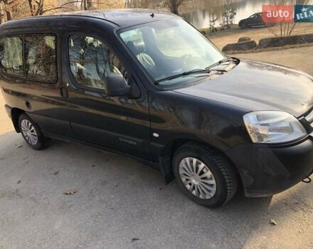 Чорний Сітроен Берлінго, об'ємом двигуна 2 л та пробігом 225 тис. км за 3600 $, фото 1 на Automoto.ua