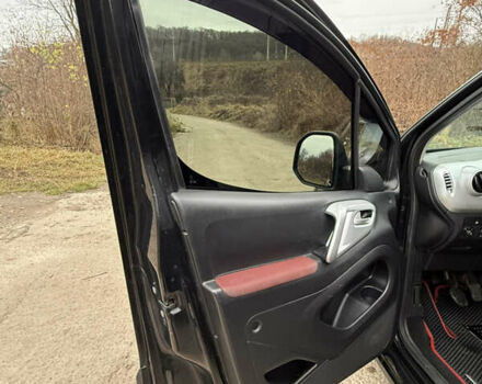 Черный Ситроен Берлинго, объемом двигателя 1.6 л и пробегом 228 тыс. км за 6000 $, фото 12 на Automoto.ua