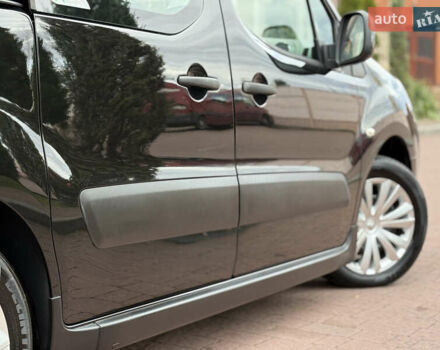 Черный Ситроен Берлинго, объемом двигателя 1.6 л и пробегом 208 тыс. км за 9250 $, фото 26 на Automoto.ua