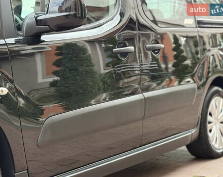 Черный Ситроен Берлинго, объемом двигателя 1.6 л и пробегом 208 тыс. км за 9250 $, фото 35 на Automoto.ua