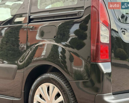 Черный Ситроен Берлинго, объемом двигателя 1.6 л и пробегом 208 тыс. км за 9250 $, фото 33 на Automoto.ua