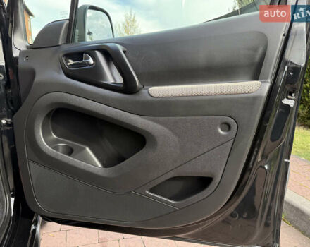 Черный Ситроен Берлинго, объемом двигателя 1.6 л и пробегом 208 тыс. км за 9250 $, фото 82 на Automoto.ua