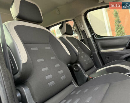 Черный Ситроен Берлинго, объемом двигателя 1.6 л и пробегом 208 тыс. км за 9250 $, фото 78 на Automoto.ua