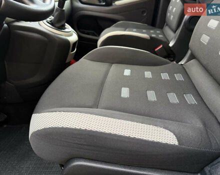 Черный Ситроен Берлинго, объемом двигателя 1.6 л и пробегом 208 тыс. км за 9250 $, фото 44 на Automoto.ua