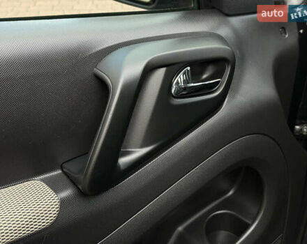 Черный Ситроен Берлинго, объемом двигателя 1.6 л и пробегом 208 тыс. км за 9250 $, фото 63 на Automoto.ua