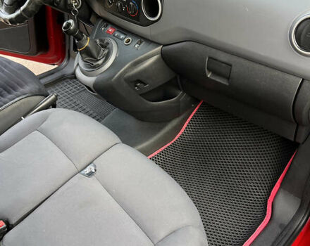 Красный Ситроен Берлинго, объемом двигателя 1.6 л и пробегом 248 тыс. км за 5650 $, фото 8 на Automoto.ua