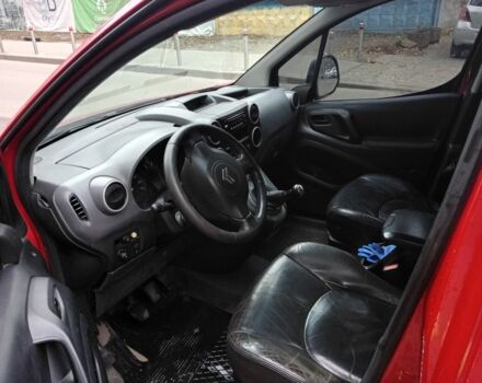 Красный Ситроен Берлинго, объемом двигателя 1.6 л и пробегом 250 тыс. км за 4500 $, фото 6 на Automoto.ua