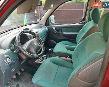 Красный Ситроен Берлинго, объемом двигателя 1.6 л и пробегом 290 тыс. км за 3500 $, фото 3 на Automoto.ua