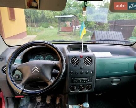 Красный Ситроен Берлинго, объемом двигателя 1.6 л и пробегом 290 тыс. км за 3500 $, фото 5 на Automoto.ua