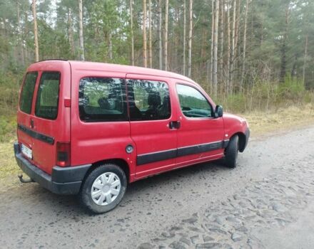 Красный Ситроен Берлинго, объемом двигателя 1.9 л и пробегом 500 тыс. км за 1600 $, фото 1 на Automoto.ua
