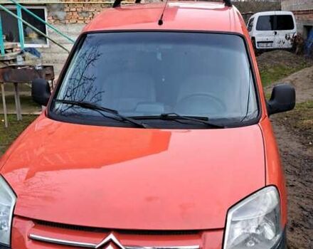 Красный Ситроен Берлинго, объемом двигателя 1.6 л и пробегом 300 тыс. км за 3300 $, фото 5 на Automoto.ua