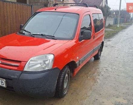 Красный Ситроен Берлинго, объемом двигателя 1.6 л и пробегом 300 тыс. км за 3300 $, фото 1 на Automoto.ua
