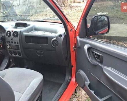 Красный Ситроен Берлинго, объемом двигателя 1.6 л и пробегом 300 тыс. км за 3300 $, фото 8 на Automoto.ua