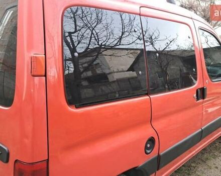 Красный Ситроен Берлинго, объемом двигателя 1.6 л и пробегом 300 тыс. км за 3300 $, фото 7 на Automoto.ua