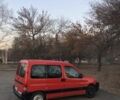 Красный Ситроен Берлинго, объемом двигателя 1.6 л и пробегом 307 тыс. км за 2945 $, фото 1 на Automoto.ua