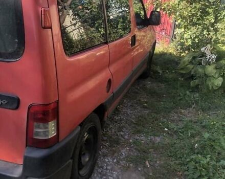 Красный Ситроен Берлинго, объемом двигателя 1.6 л и пробегом 310 тыс. км за 3500 $, фото 2 на Automoto.ua