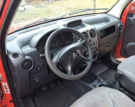 Красный Ситроен Берлинго, объемом двигателя 1.6 л и пробегом 300 тыс. км за 3300 $, фото 4 на Automoto.ua