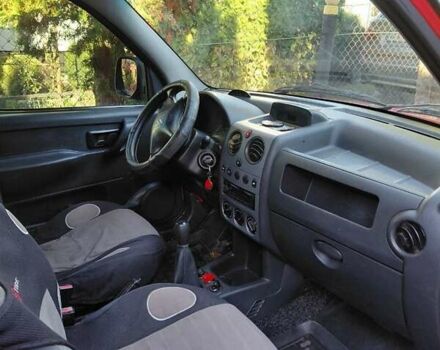 Красный Ситроен Берлинго, объемом двигателя 1.56 л и пробегом 300 тыс. км за 3800 $, фото 12 на Automoto.ua