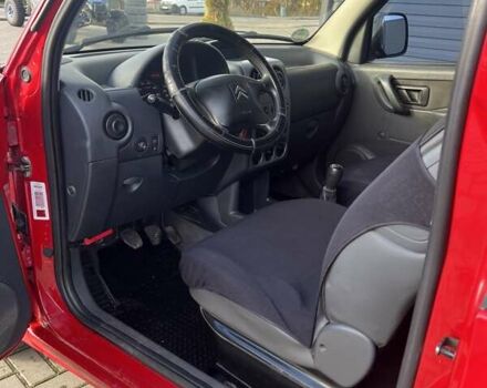 Красный Ситроен Берлинго, объемом двигателя 1.6 л и пробегом 245 тыс. км за 4999 $, фото 7 на Automoto.ua