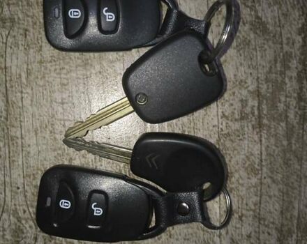 Красный Ситроен Берлинго, объемом двигателя 1.56 л и пробегом 243 тыс. км за 4800 $, фото 28 на Automoto.ua